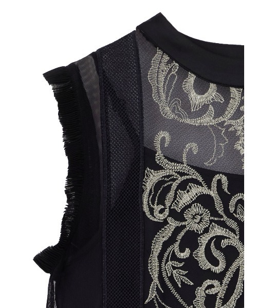 アメリヴィンテージ　EMBROIDERY TULLE TIERED DRESS EMBROIDERY TULLE TIERED DRESS ダマスク柄の刺繍がポイントの