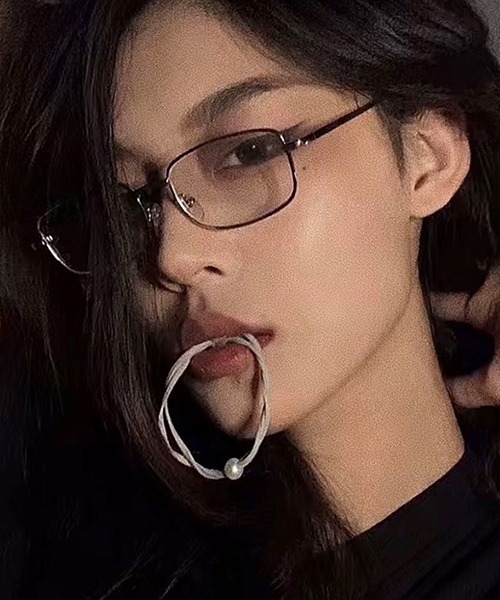 c.u.l(シーユーエル)の「ユニセックス スクエア型メタルフレーム クリアレンズ 伊達メガネ cula879(メガネ・レディース・ゴールド/シルバー/ブラック・FREE)」の2枚目の写真