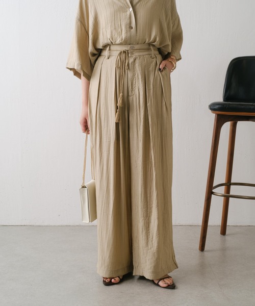 COLLAGE GALLARDAGALANTE（コラージュガリャルダガランテ）の「クレープシャツセットアップ/２点セットアイテム（セットアップ・レディース・ベージュ/ブラック・FREE）」の11枚目の写真