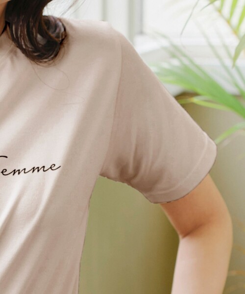 Tiaclasse(ティアクラッセ)の「シンプルロゴプリントTシャツ(Tシャツ/カットソー・レディース・ブルー/チャコールグレー/ホワイト/ベージュ/ネイビー/オフホワイト・FREE)」の12枚目の写真