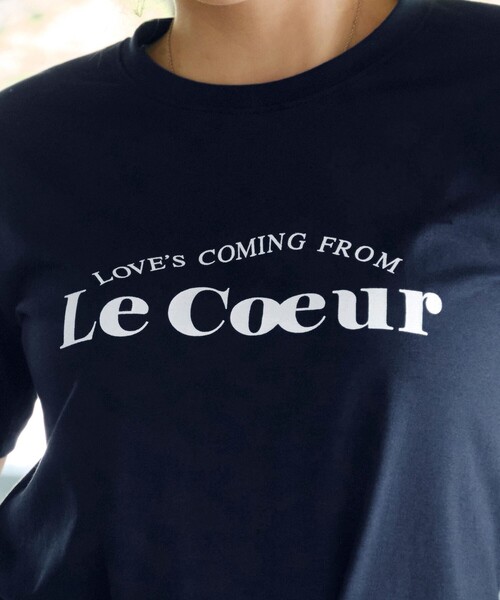 Tiaclasse(ティアクラッセ)の「シンプルロゴプリントTシャツ(Tシャツ/カットソー・レディース・ブルー/チャコールグレー/ホワイト/ベージュ/ネイビー/オフホワイト・FREE)」の11枚目の写真