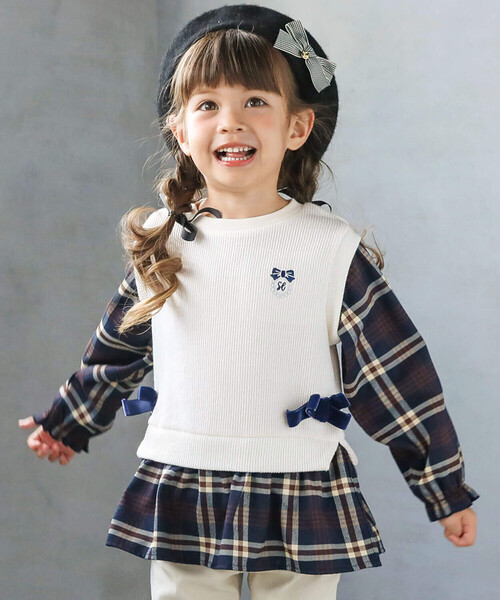 SLAP SLIP（スラップスリップ）の「【お揃い】サイドリボン裾スリットベストドッキングチェック柄トップス(80~130cm)（シャツ/ブラウス・キッズ・ベージュ/オフホワイト・130cm/110cm/90cm/80ｃｍ/120cm/100cm）」の2枚目の写真