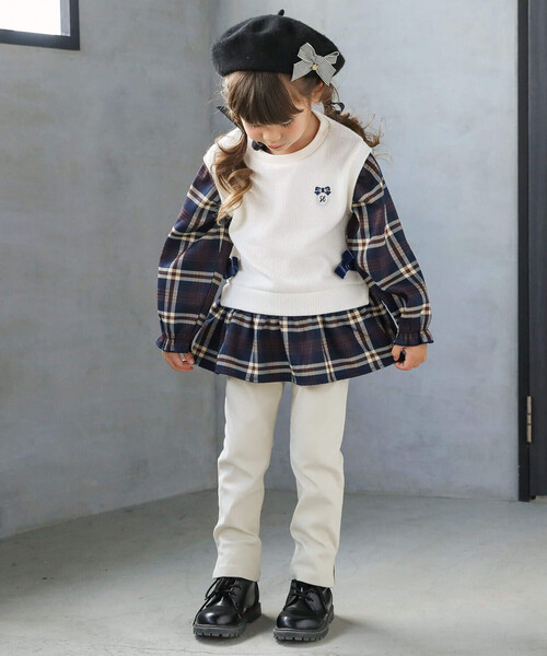 SLAP SLIP（スラップスリップ）の「【お揃い】サイドリボン裾スリットベストドッキングチェック柄トップス(80~130cm)（シャツ/ブラウス・キッズ・ベージュ/オフホワイト・130cm/110cm/90cm/80ｃｍ/120cm/100cm）」の4枚目の写真