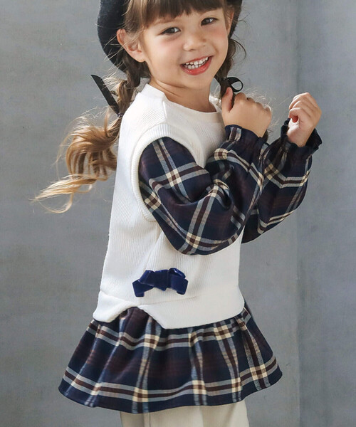SLAP SLIP（スラップスリップ）の「【お揃い】サイドリボン裾スリットベストドッキングチェック柄トップス(80~130cm)（シャツ/ブラウス・キッズ・ベージュ/オフホワイト・130cm/110cm/90cm/80ｃｍ/120cm/100cm）」の5枚目の写真