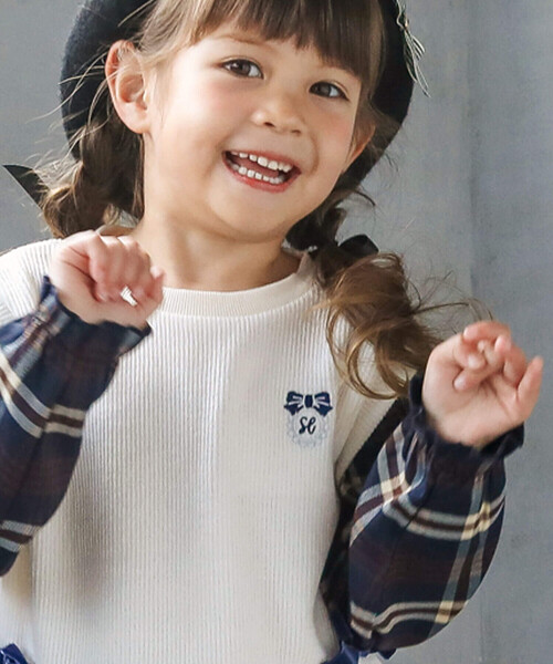 SLAP SLIP（スラップスリップ）の「【お揃い】サイドリボン裾スリットベストドッキングチェック柄トップス(80~130cm)（シャツ/ブラウス・キッズ・ベージュ/オフホワイト・130cm/110cm/90cm/80ｃｍ/120cm/100cm）」の6枚目の写真