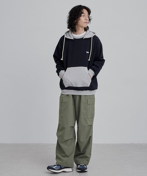 PENNEYS(ぺニーズ)の「Penneys(ぺニーズ)別注バイカラースウェットフーディー(パーカー・メンズ・ナチュラル/ネイビー・L/M)」の18枚目の写真