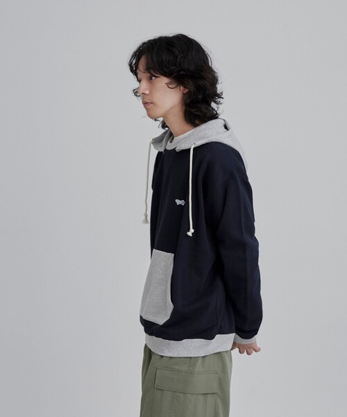 PENNEYS(ぺニーズ)の「Penneys(ぺニーズ)別注バイカラースウェットフーディー(パーカー・メンズ・ナチュラル/ネイビー・L/M)」の19枚目の写真