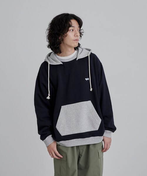 PENNEYS(ぺニーズ)の「Penneys(ぺニーズ)別注バイカラースウェットフーディー(パーカー・メンズ・ナチュラル/ネイビー・L/M)」の21枚目の写真