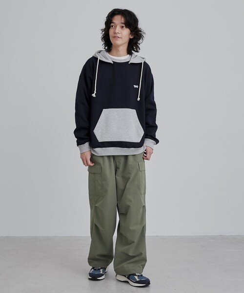 PENNEYS(ぺニーズ)の「Penneys(ぺニーズ)別注バイカラースウェットフーディー(パーカー・メンズ・ナチュラル/ネイビー・L/M)」の22枚目の写真