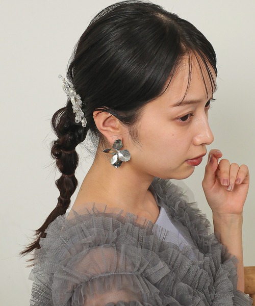 Kana（カナ）の「スタイリッシュ メタル フラワー  パーティー 結婚式 お呼ばれ オケージョン（ピアス（両耳用）・レディース・シルバー/ゴールド・フリー）」の5枚目の写真