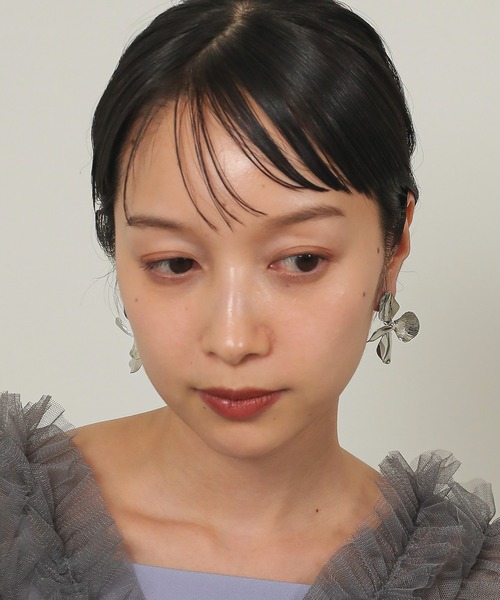 Kana（カナ）の「スタイリッシュ メタル フラワー  パーティー 結婚式 お呼ばれ オケージョン（ピアス（両耳用）・レディース・シルバー/ゴールド・フリー）」の7枚目の写真