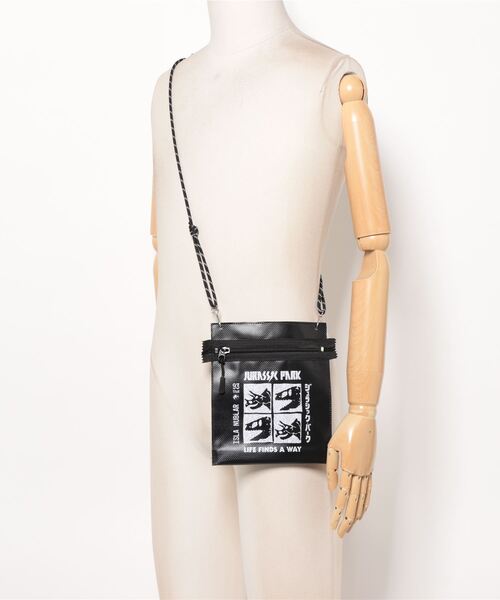 Universal Filmarket（ユニバーサルフィルマーケット）の「【Universal Filmarket】アンブリン　ジュラシック・パーク サコッシュ（ショルダーバッグ・メンズ・ブラック/ホワイト・FREE）」の15枚目の写真