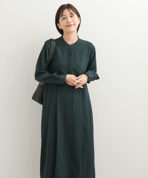 URBAN RESEARCH DOORS（アーバンリサーチドアーズ）の「『WEB/一部店舗限定カラー』『UR TECH SMOOTHLUXE』サイドプリーツ切替ワンピース（ワンピース・レディース・チャコールグレー/グリーン/ベージュ/ネイビー・SMALL/MEDIUM）」の3枚目の写真
