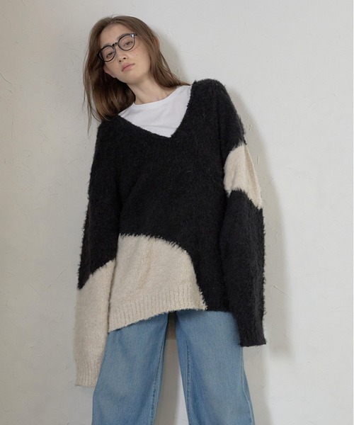 MINERTE（ミネルテ）の「【MINERTE】loop yarn intarsia V neck pullover / ブークレインターシャVネックプルオーバー（ニット/セーター・レディース・ブラック/チャコールグレー・FREE）」の4枚目の写真