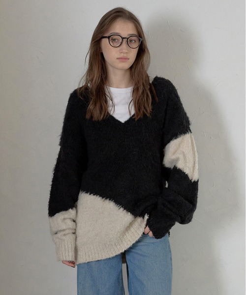 MINERTE（ミネルテ）の「【MINERTE】loop yarn intarsia V neck pullover / ブークレインターシャVネックプルオーバー（ニット/セーター・レディース・ブラック/チャコールグレー・FREE）」の5枚目の写真