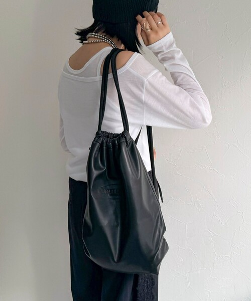 fredy emue（フレディエミュ）の「【PARROTT CANVAS/パロットキャンバス】   PUレザーナップサック（バックパック/リュック・レディース・ブラック・FREE）」の2枚目の写真