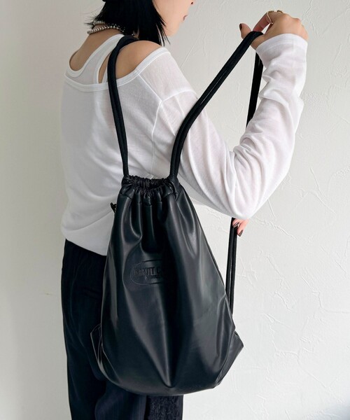 fredy emue（フレディエミュ）の「【PARROTT CANVAS/パロットキャンバス】   PUレザーナップサック（バックパック/リュック・レディース・ブラック・FREE）」の3枚目の写真