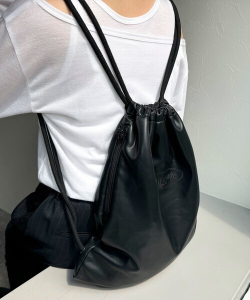 fredy emue（フレディエミュ）の「【PARROTT CANVAS/パロットキャンバス】   PUレザーナップサック（バックパック/リュック・レディース・ブラック・FREE）」の4枚目の写真