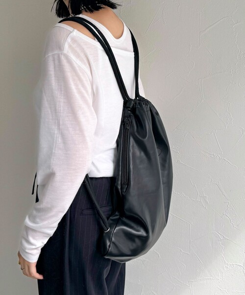 fredy emue（フレディエミュ）の「【PARROTT CANVAS/パロットキャンバス】   PUレザーナップサック（バックパック/リュック・レディース・ブラック・FREE）」の6枚目の写真