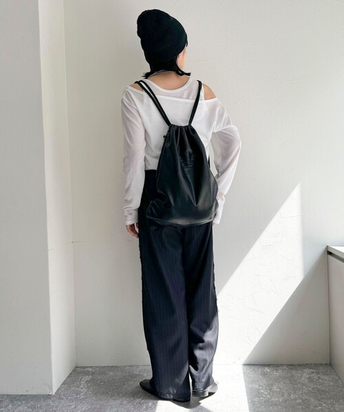 fredy emue（フレディエミュ）の「【PARROTT CANVAS/パロットキャンバス】   PUレザーナップサック（バックパック/リュック・レディース・ブラック・FREE）」の7枚目の写真