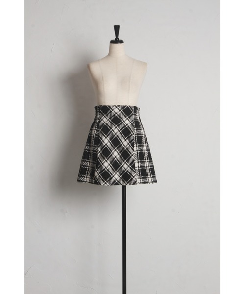 tocco closet（トッコ　クローゼット）の「【ZOZO限定】インナーパンツ付きサイドバイヤスAラインチェックミニスカート（スカート・レディース・ブラック/オフホワイト・M）」の16枚目の写真