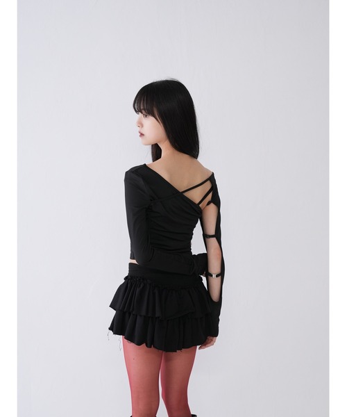 アーム カットアウト デザイントップス（その他トップス）｜Uenui（ウニュイ）