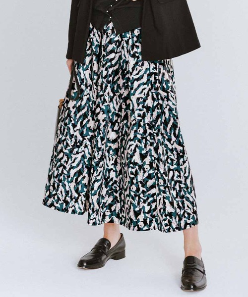 IEDIT（イディット）の「ＩＥＤＩＴ　気分も着こなしも華やぐ　ヨーロッパテキスタイル柄のフレアースカート（スカート・レディース・ブルー系その他/グリーン系その他/ホワイト系その他・MEDIUM/LARGE/X-LARGE/XX-LARGE/SMALL）」の2枚目の写真