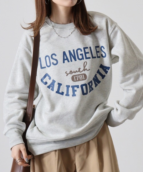 FUNALIVE(ファンアライブ)の「Fleece-lined print sweatshirt / 裏起毛プリントトレーナー unisex(スウェット・メンズ・ホワイト系3/ブラック系2/ベージュ系1/グリーン系1/杢グレー/ヘザーチャコール/ネイビー/グレイッシュベージュ/ホワイト系1/ホワイト系2/ブラック系1/ブラック系3/グレー系1/ネイビー系1/チャコール/オートミール/グリーン/ブラック/チャコールアッシュ/チャコールグレー・M/L/XL)」の4枚目の写真