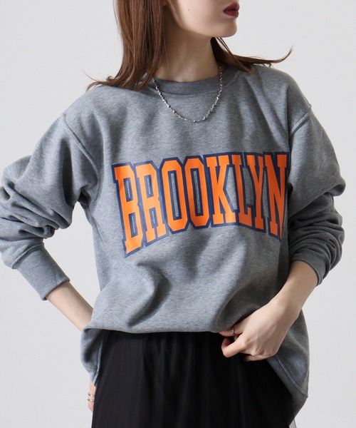 FUNALIVE(ファンアライブ)の「Fleece-lined print sweatshirt / 裏起毛プリントトレーナー unisex(スウェット・メンズ・ホワイト系3/ブラック系2/ベージュ系1/グリーン系1/杢グレー/ヘザーチャコール/ネイビー/グレイッシュベージュ/ホワイト系1/ホワイト系2/ブラック系1/ブラック系3/グレー系1/ネイビー系1/チャコール/オートミール/グリーン/ブラック/チャコールアッシュ/チャコールグレー・M/L/XL)」の14枚目の写真