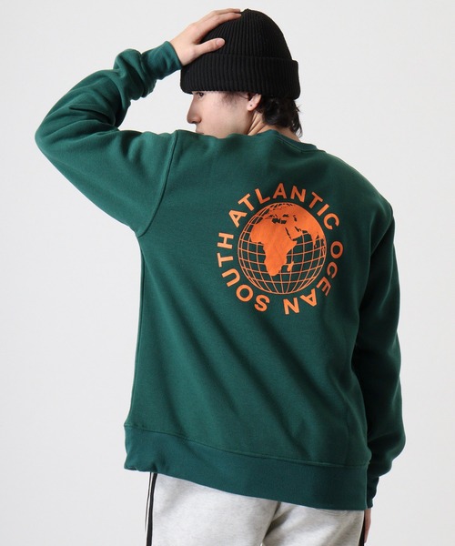 FUNALIVE(ファンアライブ)の「Fleece-lined print sweatshirt / 裏起毛プリントトレーナー unisex(スウェット・メンズ・ホワイト系3/ブラック系2/ベージュ系1/グリーン系1/杢グレー/ヘザーチャコール/ネイビー/グレイッシュベージュ/ホワイト系1/ホワイト系2/ブラック系1/ブラック系3/グレー系1/ネイビー系1/チャコール/オートミール/グリーン/ブラック/チャコールアッシュ/チャコールグレー・M/L/XL)」の17枚目の写真
