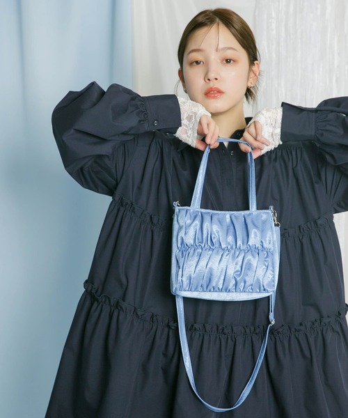 KBF（ケイビーエフ）の「サテンギャザーハンドBAG（ハンドバッグ・レディース・アイボリー/ブルー/ピンク・ONE）」の10枚目の写真