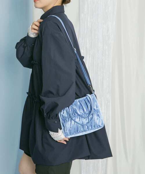 KBF（ケイビーエフ）の「サテンギャザーハンドBAG（ハンドバッグ・レディース・アイボリー/ブルー/ピンク・ONE）」の12枚目の写真