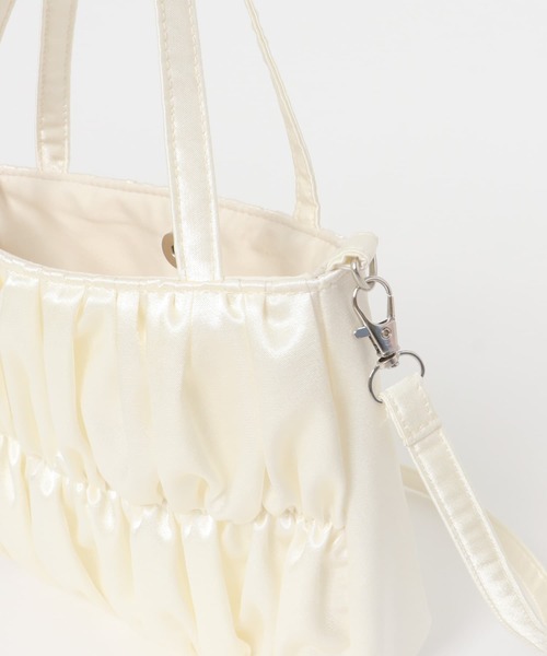 KBF（ケイビーエフ）の「サテンギャザーハンドBAG（ハンドバッグ・レディース・アイボリー/ブルー/ピンク・ONE）」の22枚目の写真