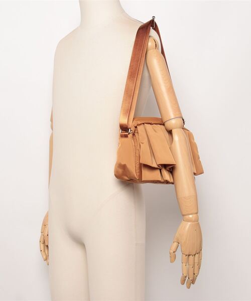 SPRUCE（スプルース）の「EM:フリル プリーツ 横長｜チェンフリルショルダー 軽量約160g（ショルダーバッグ・レディース・キャメル/ブラック/カーキ・FREE）」の4枚目の写真