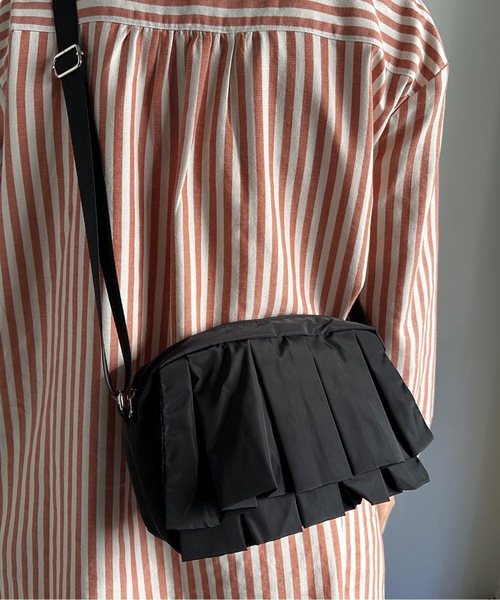 SPRUCE（スプルース）の「EM:フリル プリーツ 横長｜チェンフリルショルダー 軽量約160g（ショルダーバッグ・レディース・キャメル/ブラック/カーキ・FREE）」の18枚目の写真