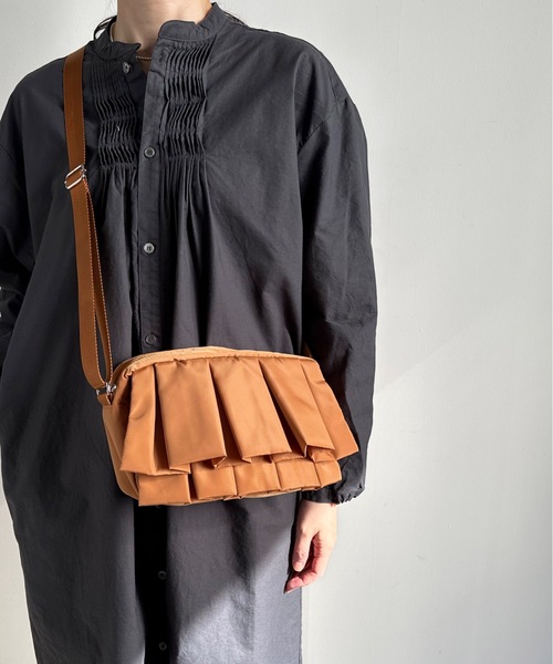 SPRUCE（スプルース）の「EM:フリル プリーツ 横長｜チェンフリルショルダー 軽量約160g（ショルダーバッグ・レディース・キャメル/ブラック/カーキ・FREE）」の8枚目の写真