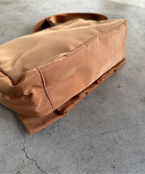 SPRUCE（スプルース）の「EM:フリル プリーツ 横長｜チェンフリルショルダー 軽量約160g（ショルダーバッグ・レディース・キャメル/ブラック/カーキ・FREE）」の12枚目の写真