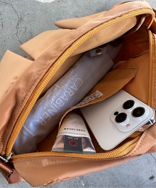 SPRUCE（スプルース）の「EM:フリル プリーツ 横長｜チェンフリルショルダー 軽量約160g（ショルダーバッグ・レディース・キャメル/ブラック/カーキ・FREE）」の15枚目の写真