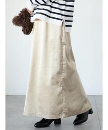 サテンエンボススカート