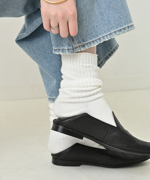 SLOBE IENA(スローブイエナ)の「《WEB限定/追加2》ルーズリブソックス(ソックス/靴下・レディース・ホワイト/ライトグレー・FREE)」の2枚目の写真