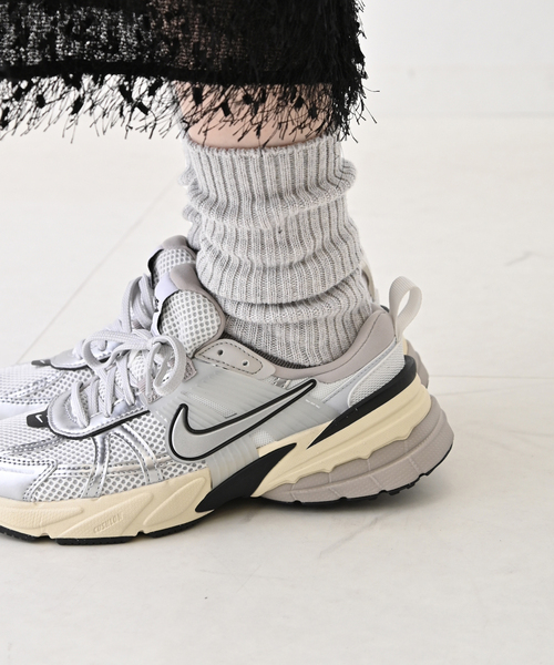 SLOBE IENA(スローブイエナ)の「《WEB限定/追加2》ルーズリブソックス(ソックス/靴下・レディース・ホワイト/ライトグレー・FREE)」の3枚目の写真