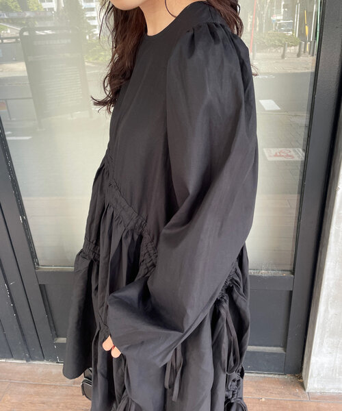 GHOSPELL（ゴスペル）の「【GHOSPELL】Noor Ruched Mini Dress（ワンピース・レディース・ブラック・SMALL）」の6枚目の写真