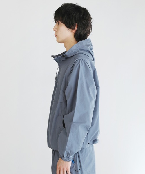 JACK PURCELL（ジャックパーセル）の「CONVERSE JACK PURCELL　コットンナイロン袖着脱2WAYアノラックパーカー（パーカー・メンズ・ブルー/アイボリー/ブラック・S/M/L）」の18枚目の写真