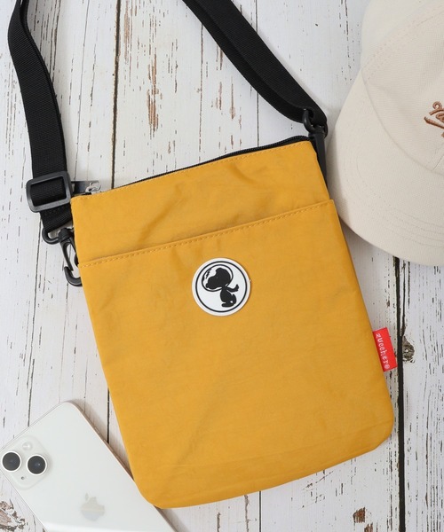 zucchero(ズッケロ)の「zuccheo × PEANUTS 5層式デザインタテ型ショルダーバッグ(ショルダーバッグ・レディース・ブラック/グリーン/グレー/イエロー・FREE)」の1枚目の写真