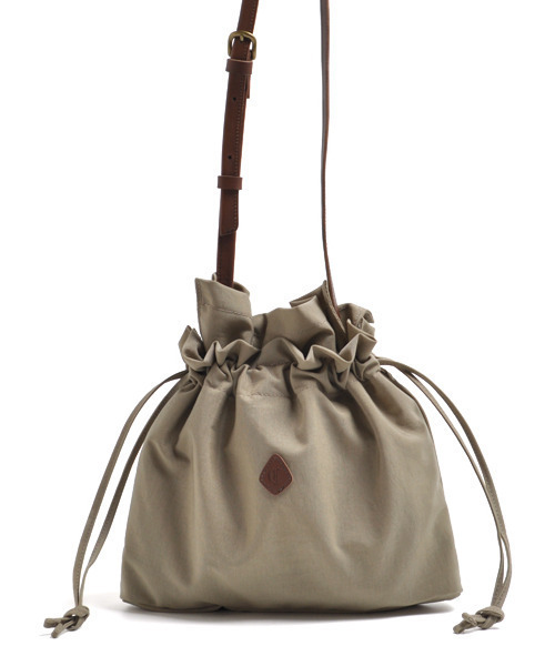 CLEDRAN(クレドラン)の「【軽量 3層構造】CL3616 LALI SEPARATE SHOULDER 巾着(ショルダーバッグ・レディース・ブラック/ベージュ/ブルーグレー・FREE)」の3枚目の写真