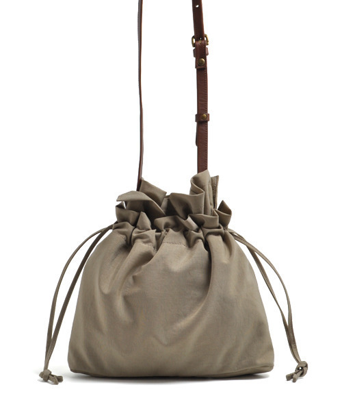 CLEDRAN(クレドラン)の「【軽量 3層構造】CL3616 LALI SEPARATE SHOULDER 巾着(ショルダーバッグ・レディース・ブラック/ベージュ/ブルーグレー・FREE)」の15枚目の写真