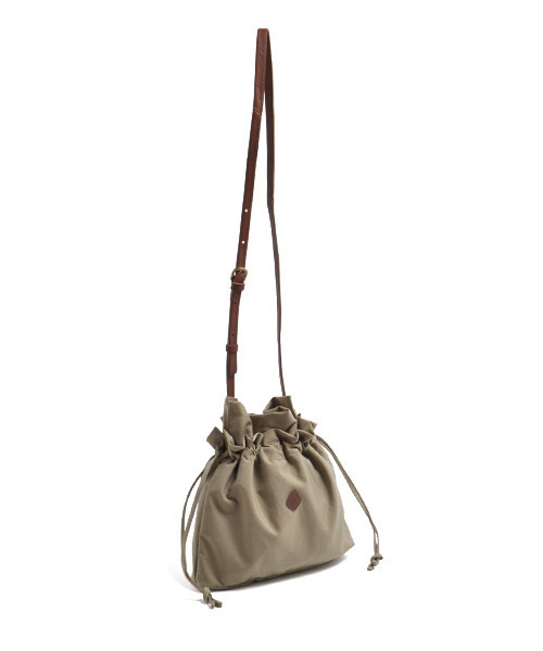 CLEDRAN(クレドラン)の「【軽量 3層構造】CL3616 LALI SEPARATE SHOULDER 巾着(ショルダーバッグ・レディース・ブラック/ベージュ/ブルーグレー・FREE)」の17枚目の写真