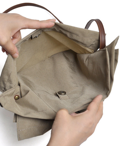 CLEDRAN(クレドラン)の「【軽量 3層構造】CL3616 LALI SEPARATE SHOULDER 巾着(ショルダーバッグ・レディース・ブラック/ベージュ/ブルーグレー・FREE)」の8枚目の写真