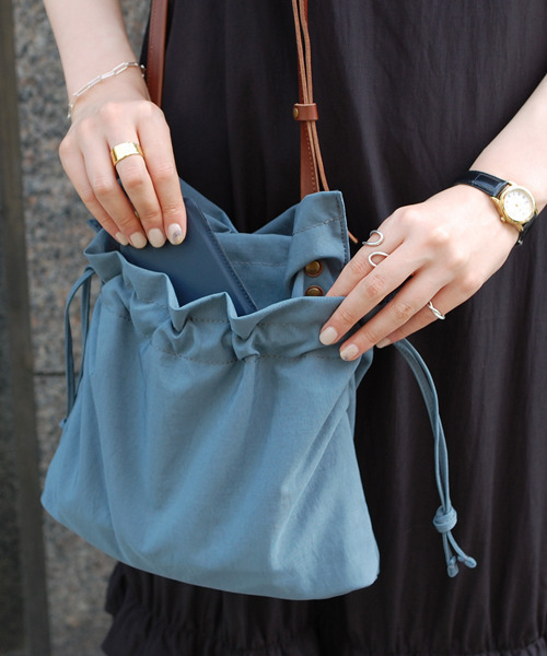 CLEDRAN(クレドラン)の「【軽量 3層構造】CL3616 LALI SEPARATE SHOULDER 巾着(ショルダーバッグ・レディース・ブラック/ベージュ/ブルーグレー・FREE)」の10枚目の写真