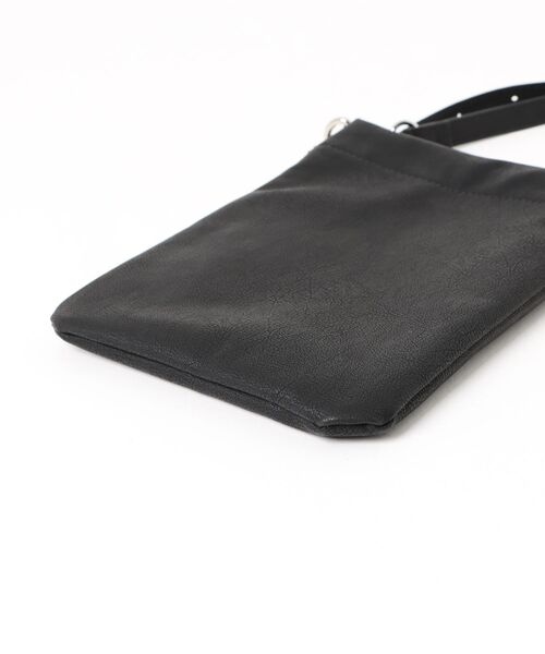 LOWRYS FARM（ローリーズファーム）の「コンパクトショルダーＢＡＧ　 323473（ショルダーバッグ・メンズ・ブラック・FREE）」の6枚目の写真